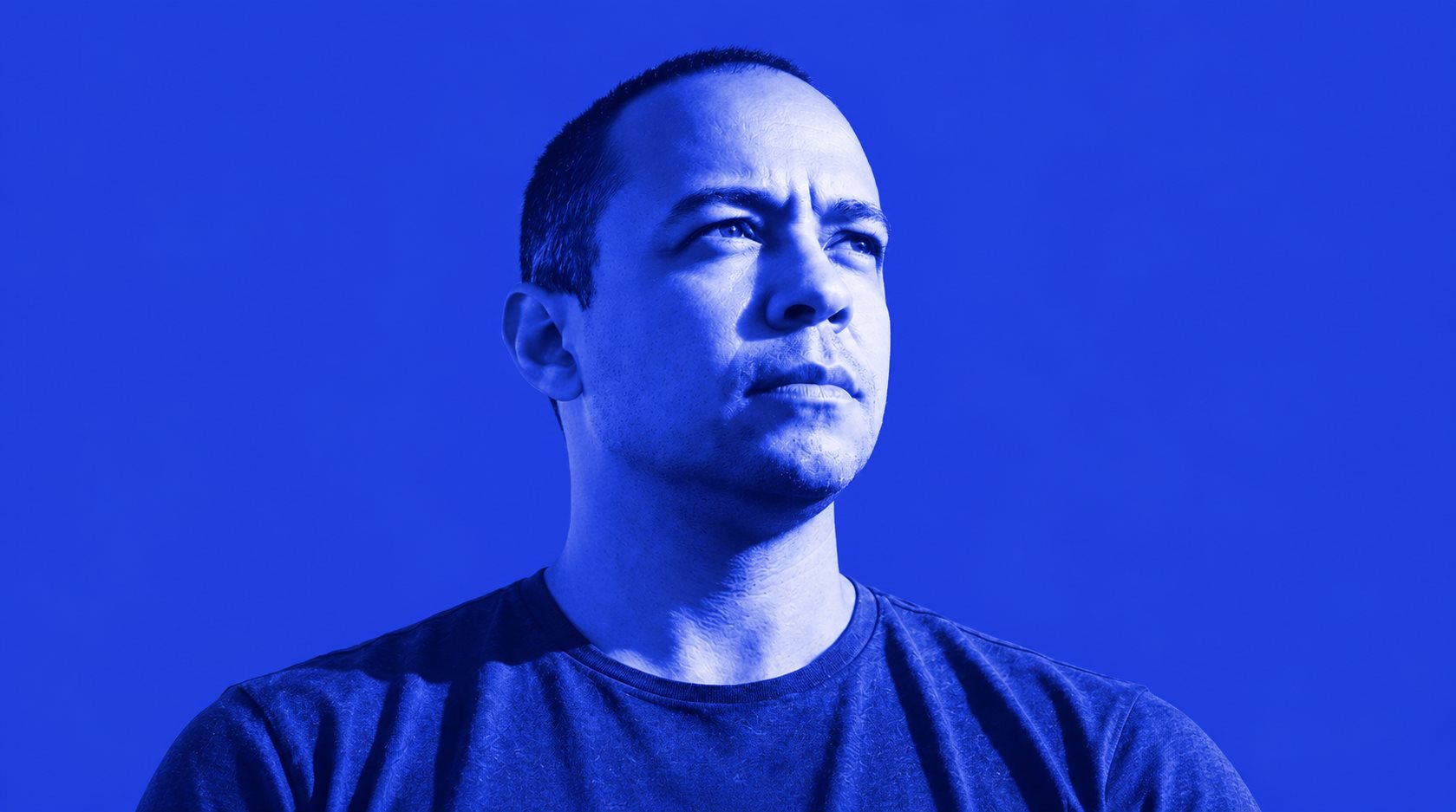 Portrait of Renato Oliveira in shades of blue